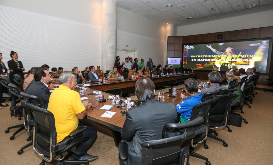 O Governador Carlos Massa Ratinho Junior acompanha nesta quarta-feira (4), o balanço das ações e dos atendimentos feitos durante a temporada Verão Maior 2019/2020, no Litoral e no Interior do Estado. Acompanhado do o secretário da Segurança Pública, Romulo Marinho, coordenador do Verão Maior.   Curitiba, 04/03/2020 - Foto: Geraldo Bubniak/AEN