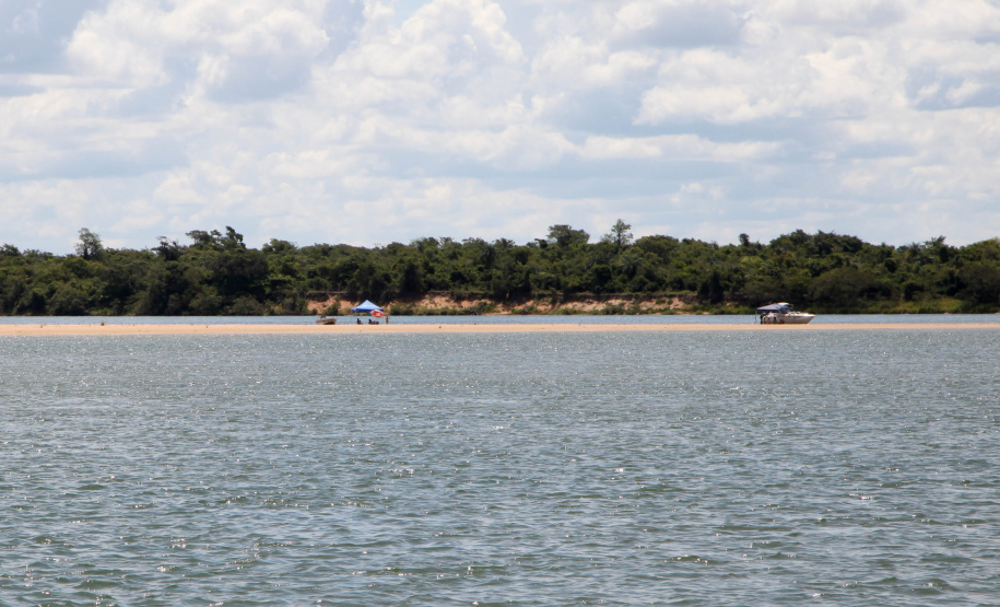 Ilhas, trilhas e praias cristalinas formam as belezas do Rio Paraná.Icaraíma - Foto: Ari Dias/AEN