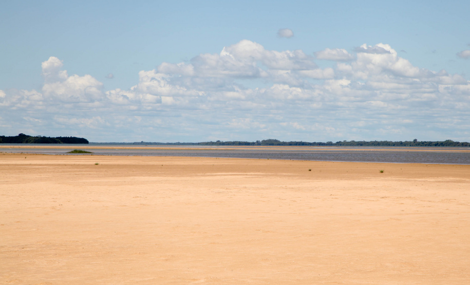 Ilhas, trilhas e praias cristalinas formam as belezas do Rio Paraná.Icaraíma - Foto: Ari Dias/AEN