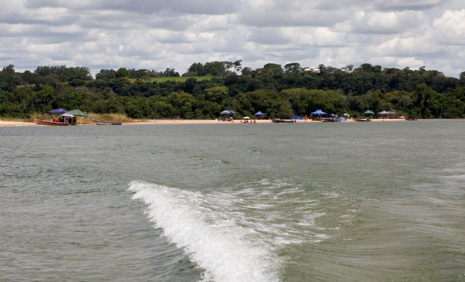 Ilhas, trilhas e praias cristalinas formam as belezas do Rio Paraná.Icaraíma - Foto: Ari Dias/AEN