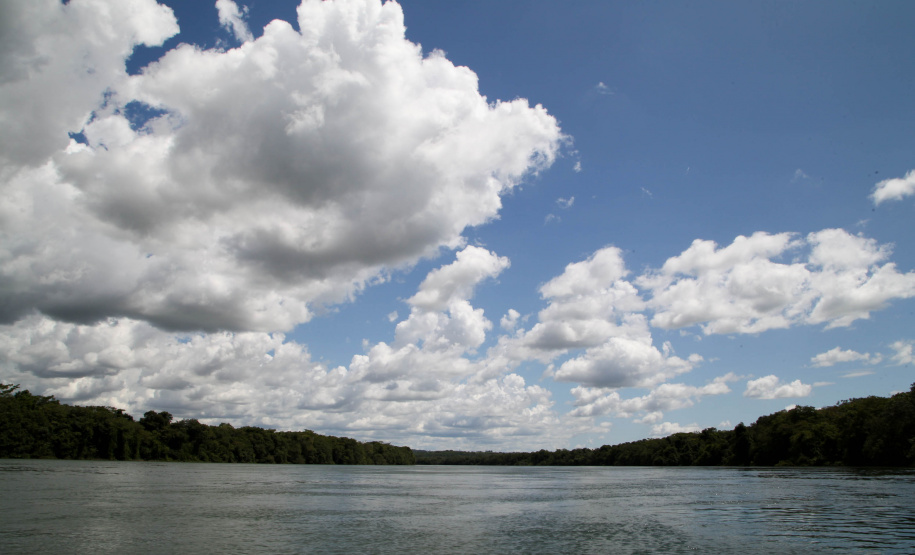Ilhas, trilhas e praias cristalinas formam as belezas do Rio Paraná.Icaraíma - Foto: Ari Dias/AEN