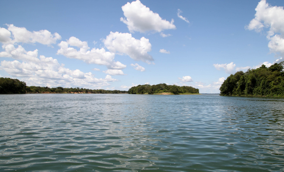 Ilhas, trilhas e praias cristalinas formam as belezas do Rio Paraná.Icaraíma - Foto: Ari Dias/AEN