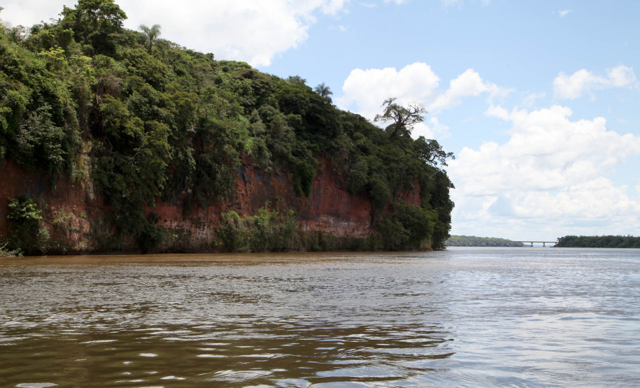 Ilhas, trilhas e praias cristalinas formam as belezas do Rio Paraná.Icaraíma - Foto: Ari Dias/AEN