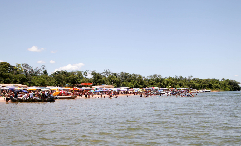 Ilhas, trilhas e praias cristalinas formam as belezas do Rio Paraná. Porto Rico - Foto: Ari Dias/AEN