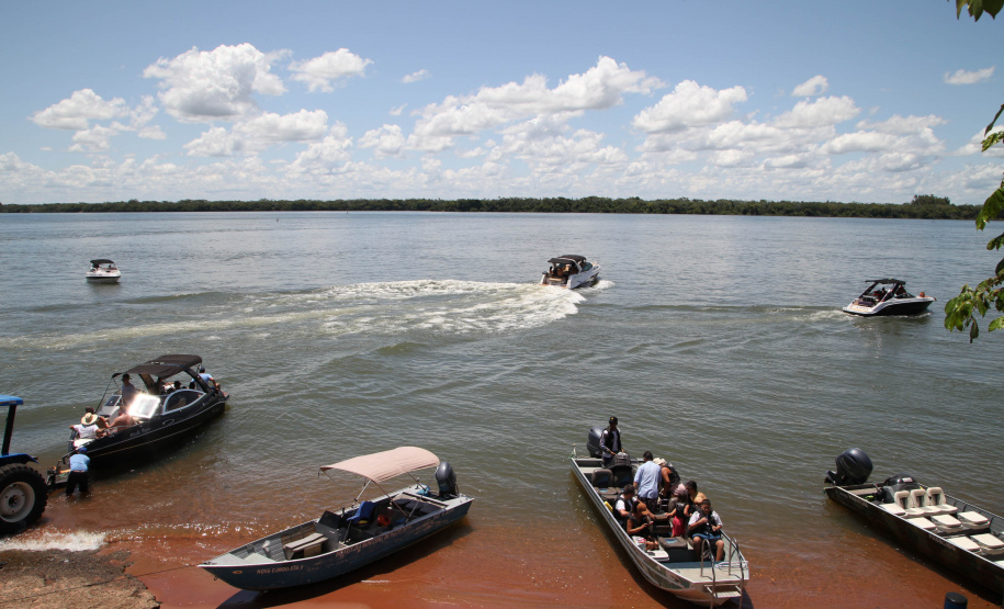 Ilhas, trilhas e praias cristalinas formam as belezas do Rio Paraná. Porto Rico - Foto: Ari Dias/AEN