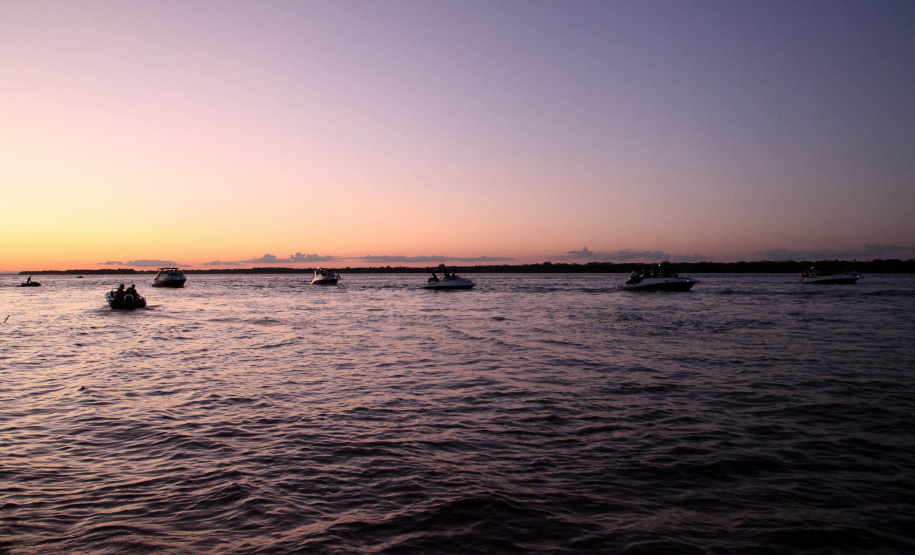 Ilhas, trilhas e praias cristalinas formam as belezas do Rio Paraná. Porto Rico - Foto: Ari Dias/AEN