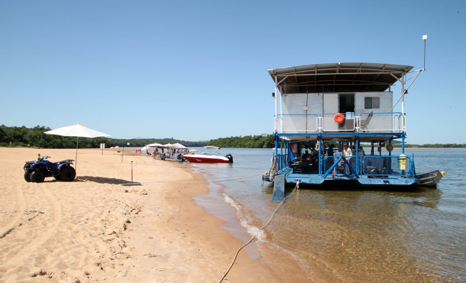 Ilhas, trilhas e praias cristalinas formam as belezas do Rio Paraná. Porto Rico - Foto: Ari Dias/AEN