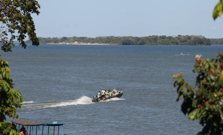 Ilhas, trilhas e praias cristalinas formam as belezas do Rio Paraná. Porto Rico - Foto: Ari Dias/AEN