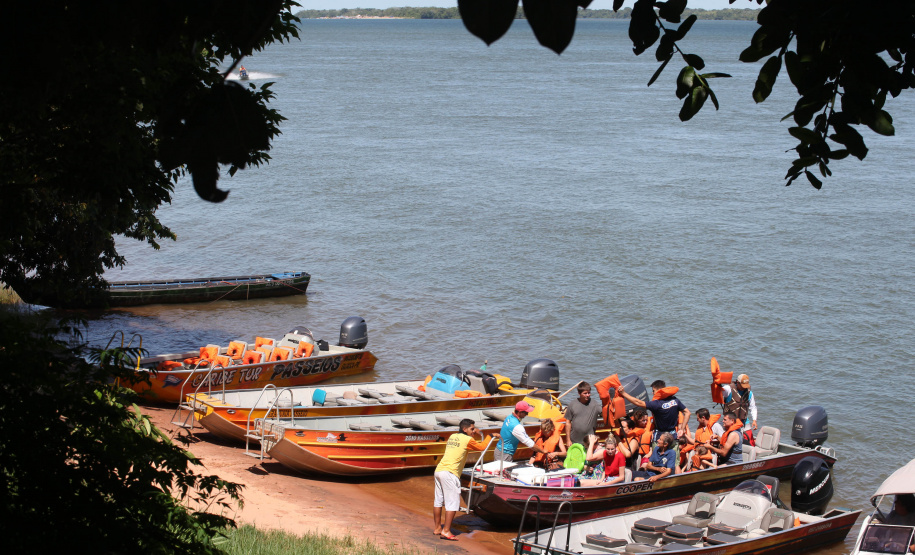 Ilhas, trilhas e praias cristalinas formam as belezas do Rio Paraná. Porto Rico - Foto: Ari Dias/AEN