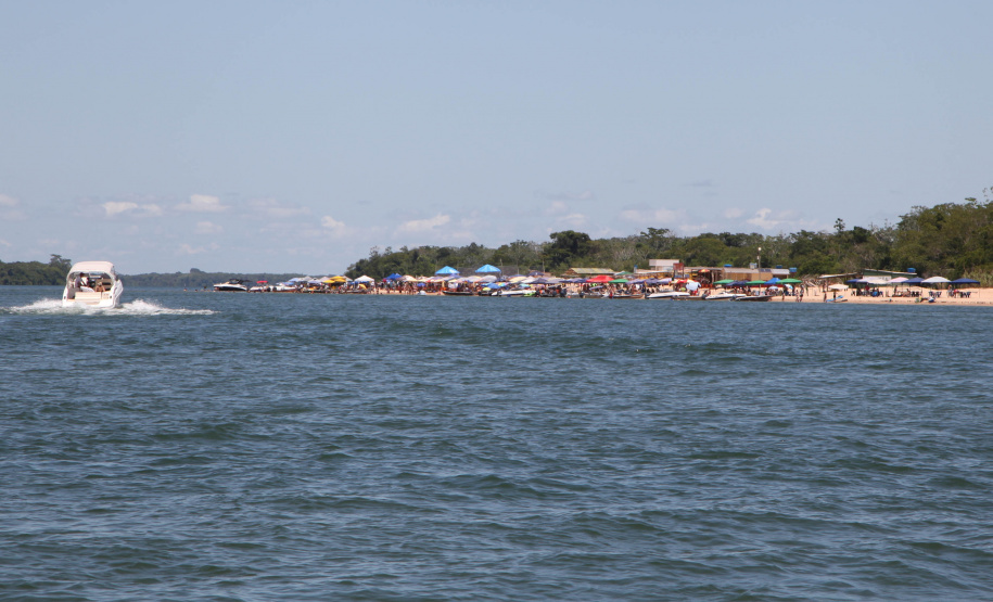 Ilhas, trilhas e praias cristalinas formam as belezas do Rio Paraná. Porto Rico - Foto: Ari Dias/AEN