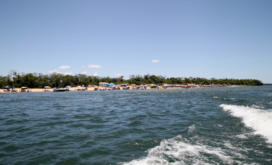 Ilhas, trilhas e praias cristalinas formam as belezas do Rio Paraná. Porto Rico - Foto: Ari Dias/AEN