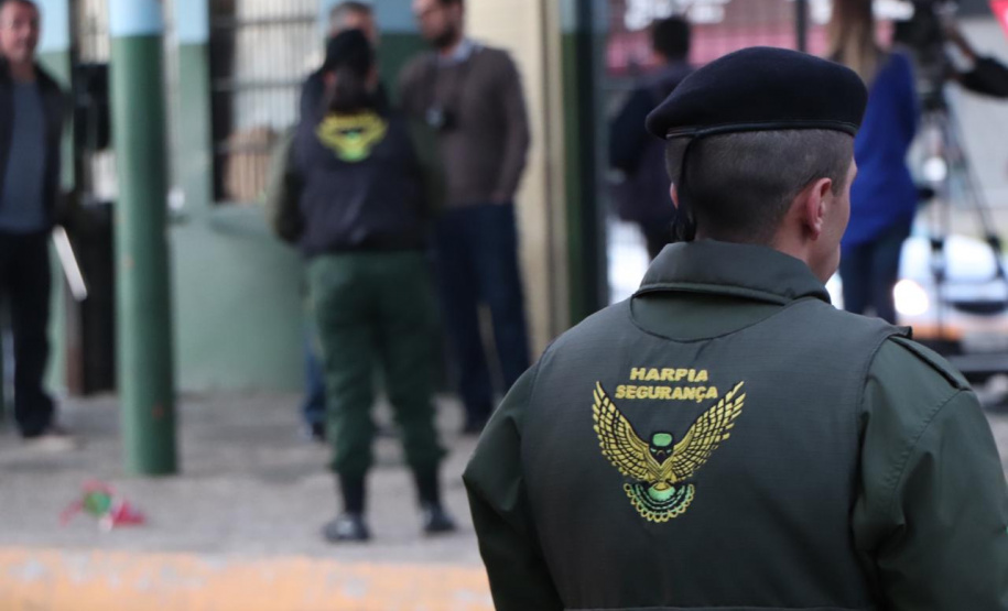 A Coordenação da Região Metropolitana de Curitiba (Comec), em parceria com as empresas operadoras do sistema, identificou quais terminais metropolitanos têm maior incidência de situações como vandalismo, pessoas que não pagam a passagem (fura-catracas), pequenos furtos e até mesmo uso de drogas no interior desses espaços. O objetivo é a contratação de empresas privadas para atuar nos terminais. Foto: Comec