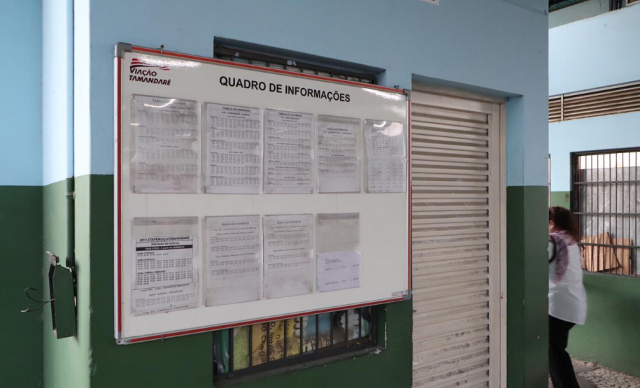 A Coordenação da Região Metropolitana de Curitiba (Comec), em parceria com as empresas operadoras do sistema, identificou quais terminais metropolitanos têm maior incidência de situações como vandalismo, pessoas que não pagam a passagem (fura-catracas), pequenos furtos e até mesmo uso de drogas no interior desses espaços. O objetivo é a contratação de empresas privadas para atuar nos terminais. Foto: Comec