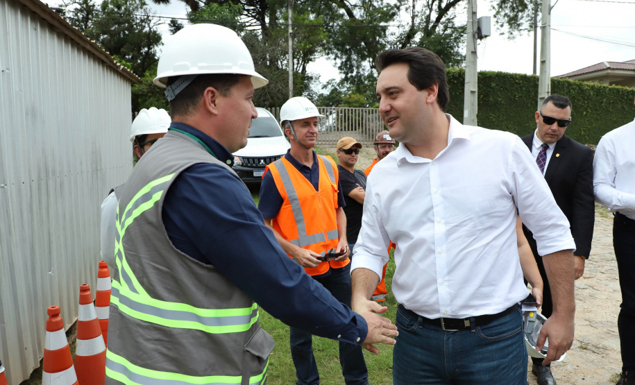 Depois de mais de 30 anos de espera pela população, as obras de duplicação da PR-092, a Rodovia dos Minérios, estão saindo do papel. O governador Carlos Massa Ratinho Junior vistoriou as obras nesta quinta-feira (05), no trecho entre Curitiba e Almirante Tamandaré.