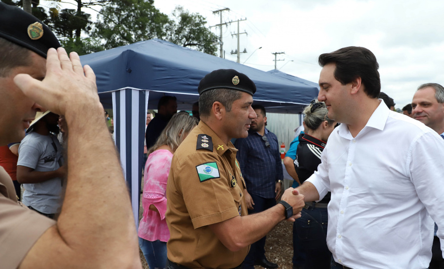 Depois de mais de 30 anos de espera pela população, as obras de duplicação da PR-092, a Rodovia dos Minérios, estão saindo do papel. O governador Carlos Massa Ratinho Junior vistoriou as obras nesta quinta-feira (05), no trecho entre Curitiba e Almirante Tamandaré.