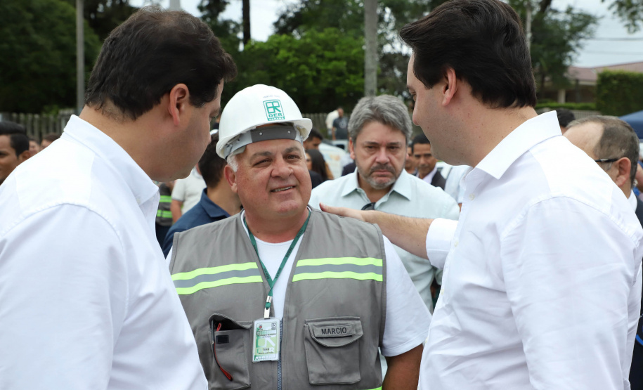 Depois de mais de 30 anos de espera pela população, as obras de duplicação da PR-092, a Rodovia dos Minérios, estão saindo do papel. O governador Carlos Massa Ratinho Junior vistoriou as obras nesta quinta-feira (05), no trecho entre Curitiba e Almirante Tamandaré.