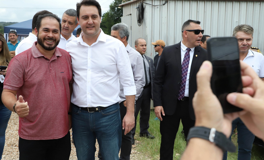 Depois de mais de 30 anos de espera pela população, as obras de duplicação da PR-092, a Rodovia dos Minérios, estão saindo do papel. O governador Carlos Massa Ratinho Junior vistoriou as obras nesta quinta-feira (05), no trecho entre Curitiba e Almirante Tamandaré.