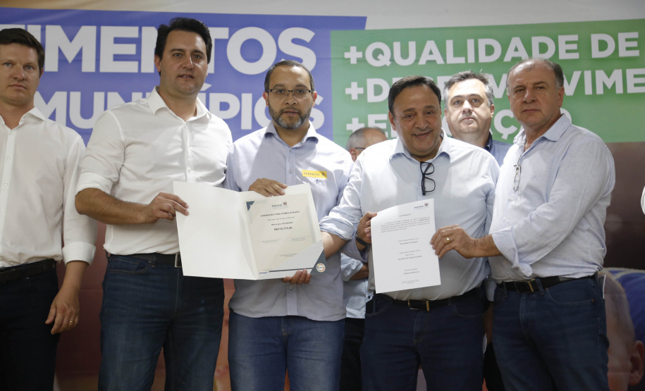 O governador Carlos Massa Ratinho Junior em reunião com prefeitos da AMSULPAR e visita as obras da ponte José Richa
Foto Gilson Abreu/Aen