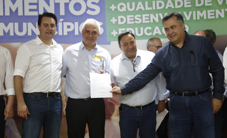 O governador Carlos Massa Ratinho Junior em reunião com prefeitos da AMSULPAR e visita as obras da ponte José Richa
Foto Gilson Abreu/Aen