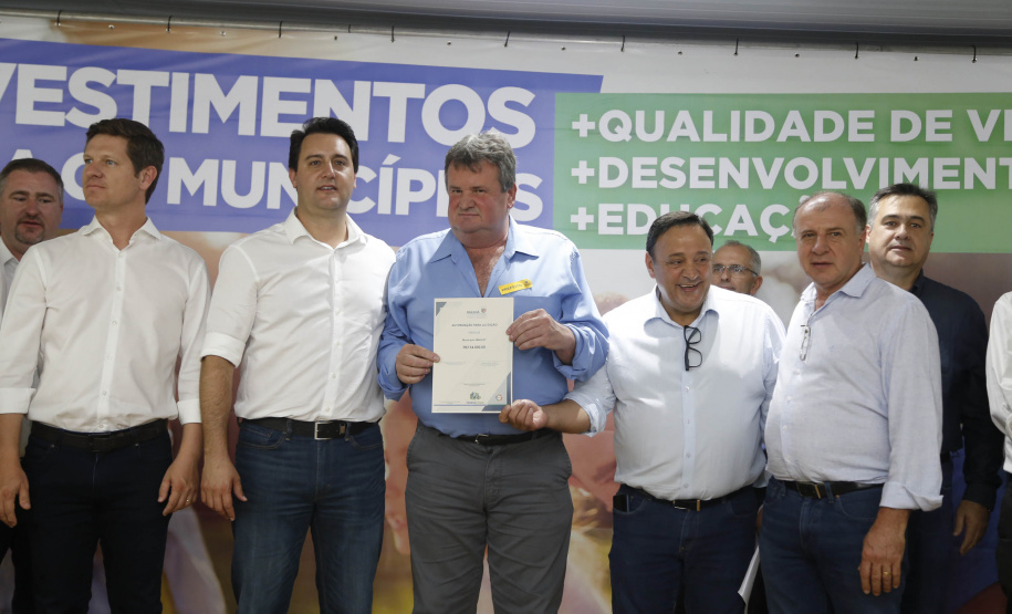 O governador Carlos Massa Ratinho Junior em reunião com prefeitos da AMSULPAR e visita as obras da ponte José Richa
Foto Gilson Abreu/Aen