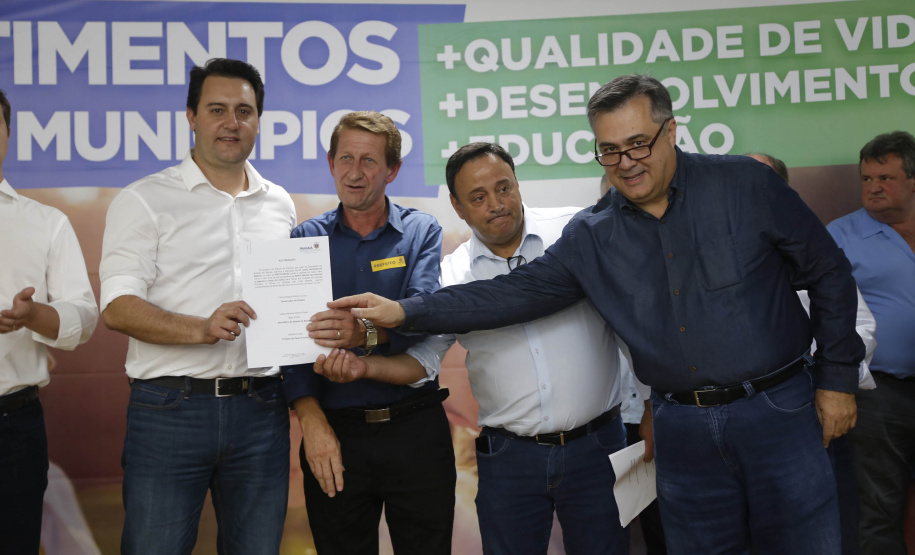 O governador Carlos Massa Ratinho Junior em reunião com prefeitos da AMSULPAR e visita as obras da ponte José Richa
Foto Gilson Abreu/Aen