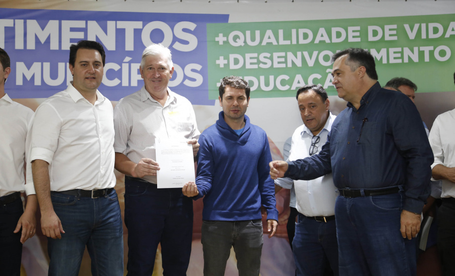 O governador Carlos Massa Ratinho Junior em reunião com prefeitos da AMSULPAR e visita as obras da ponte José Richa
Foto Gilson Abreu/Aen