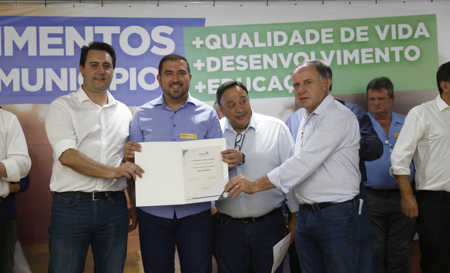 O governador Carlos Massa Ratinho Junior em reunião com prefeitos da AMSULPAR e visita as obras da ponte José Richa
Foto Gilson Abreu/Aen