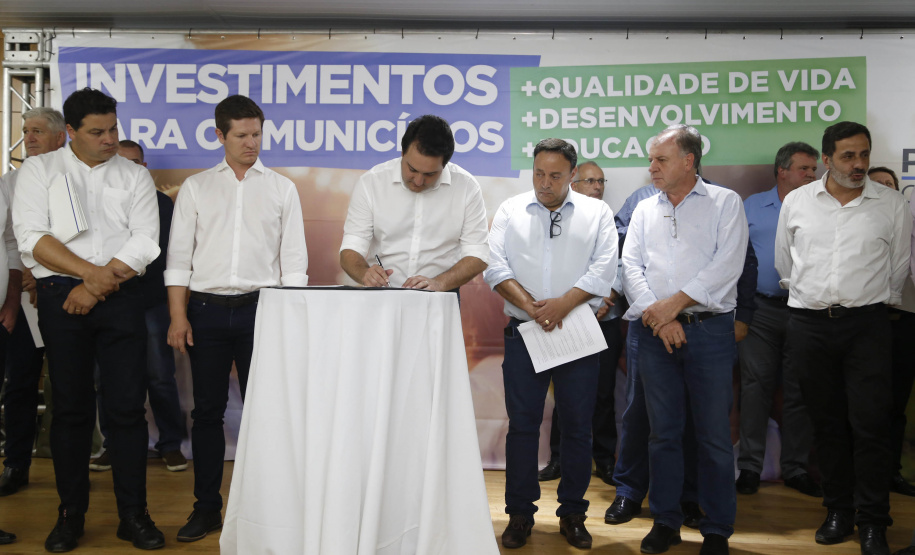 O governador Carlos Massa Ratinho Junior em reunião com prefeitos da AMSULPAR e visita as obras da ponte José Richa
Foto Gilson Abreu/Aen