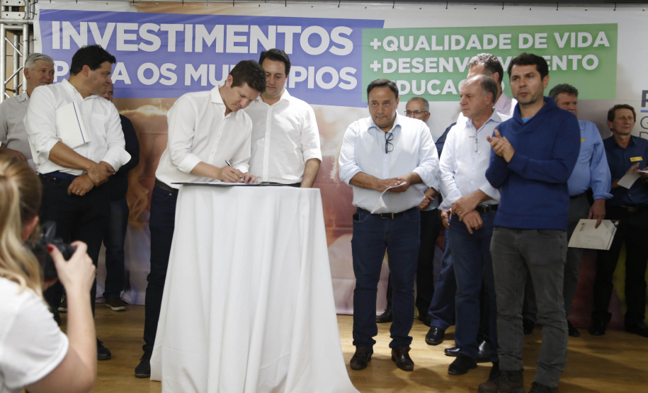 O governador Carlos Massa Ratinho Junior em reunião com prefeitos da AMSULPAR e visita as obras da ponte José Richa
Foto Gilson Abreu/Aen
