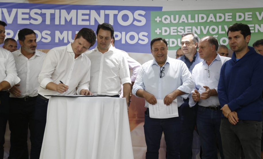 O governador Carlos Massa Ratinho Junior em reunião com prefeitos da AMSULPAR e visita as obras da ponte José Richa
Foto Gilson Abreu/Aen