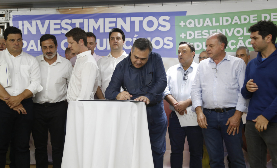 O governador Carlos Massa Ratinho Junior em reunião com prefeitos da AMSULPAR e visita as obras da ponte José Richa
Foto Gilson Abreu/Aen