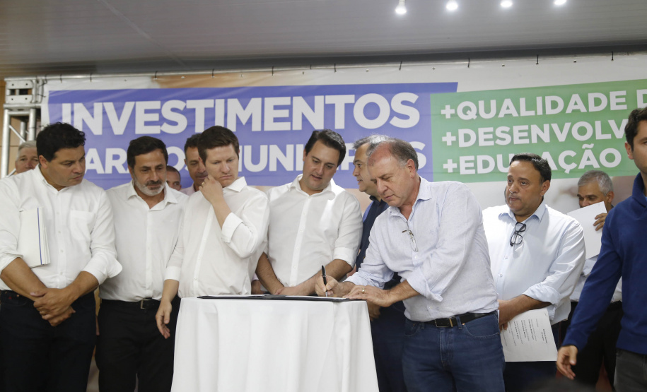 O governador Carlos Massa Ratinho Junior em reunião com prefeitos da AMSULPAR e visita as obras da ponte José Richa
Foto Gilson Abreu/Aen