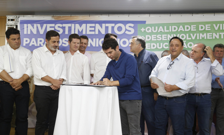 O governador Carlos Massa Ratinho Junior em reunião com prefeitos da AMSULPAR e visita as obras da ponte José Richa
Foto Gilson Abreu/Aen