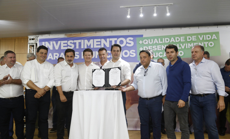 O governador Carlos Massa Ratinho Junior em reunião com prefeitos da AMSULPAR e visita as obras da ponte José Richa
Foto Gilson Abreu/Aen