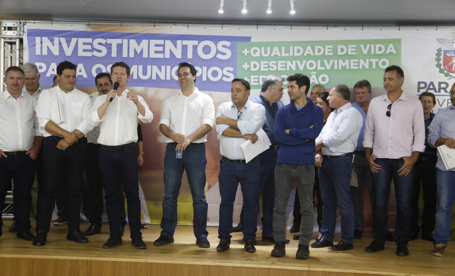O governador Carlos Massa Ratinho Junior em reunião com prefeitos da AMSULPAR e visita as obras da ponte José Richa
Foto Gilson Abreu/Aen