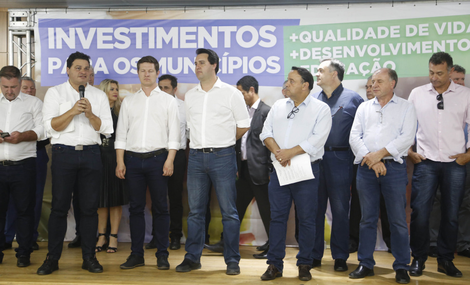 O governador Carlos Massa Ratinho Junior em reunião com prefeitos da AMSULPAR e visita as obras da ponte José Richa
Foto Gilson Abreu/Aen