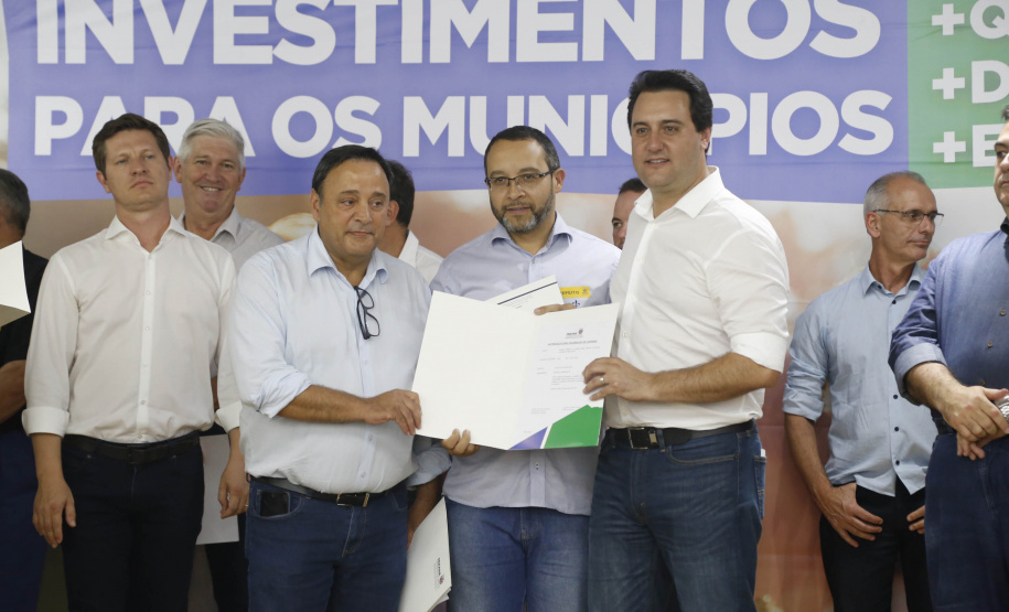 O governador Carlos Massa Ratinho Junior em reunião com prefeitos da AMSULPAR e visita as obras da ponte José Richa
Foto Gilson Abreu/Aen
