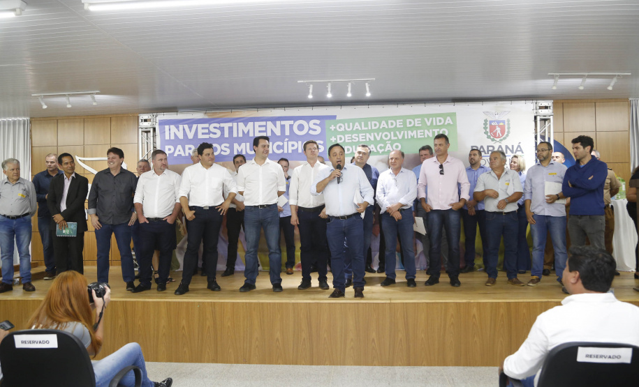 O governador Carlos Massa Ratinho Junior em reunião com prefeitos da AMSULPAR e visita as obras da ponte José Richa
Foto Gilson Abreu/Aen