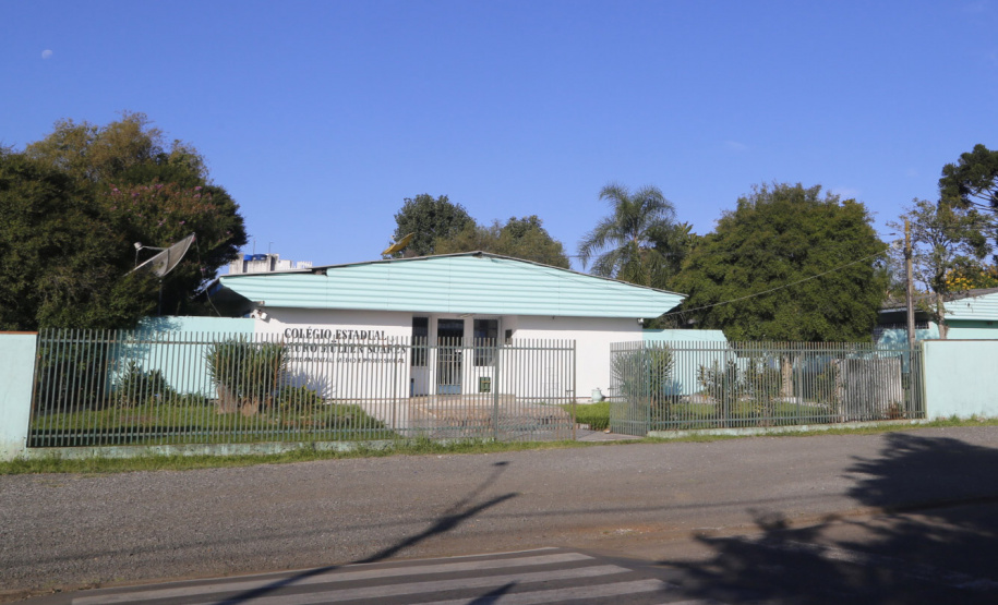 O Colégio Estadual Dr. Lauro Müller Soares passará a ser um Colégio Militar a partir do ano que vem. O governador Carlos Massa Ratinho Junior confirmou nesta quinta-feira (5), em evento no município, a liberação de R$ 750 mil para reformas na unidade. Será a quinta unidade com gestão neste modelo no Paraná.
Foto: Gilson Abreu/AEN