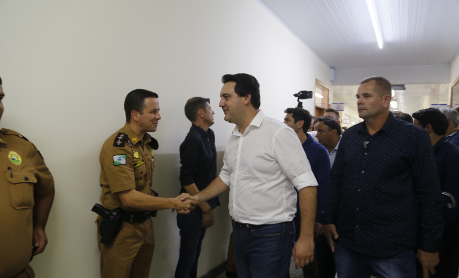 O Colégio Estadual Dr. Lauro Müller Soares passará a ser um Colégio Militar a partir do ano que vem. O governador Carlos Massa Ratinho Junior confirmou nesta quinta-feira (5), em evento no município, a liberação de R$ 750 mil para reformas na unidade. Será a quinta unidade com gestão neste modelo no Paraná.
Foto: Gilson Abreu/AEN