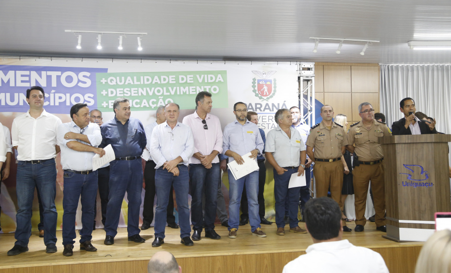 O Colégio Estadual Dr. Lauro Müller Soares passará a ser um Colégio Militar a partir do ano que vem. O governador Carlos Massa Ratinho Junior confirmou nesta quinta-feira (5), em evento no município, a liberação de R$ 750 mil para reformas na unidade. Será a quinta unidade com gestão neste modelo no Paraná.
Foto: Gilson Abreu/AEN