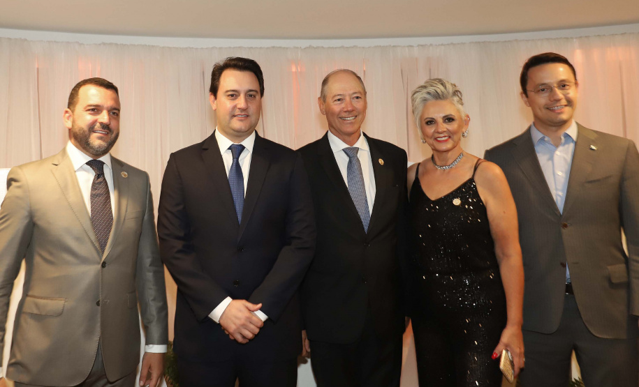 O governador Carlos Massa Ratinho Junior participa da posse de Camilo Turmina, novo presidente da Associação Comercial do Paraná. Presentes: Glaucio Geara, ex-presidente da ACP; os ex-governadores: Mario Pereira; Orlando Pessuti; e Cida Borghetti; vice- governador Darci Piana; o prefeito de Curitiba, Rafael Greca; entre outros.
Curitiba, 05-03-20.
Foto: Arnaldo Alves / AEN.