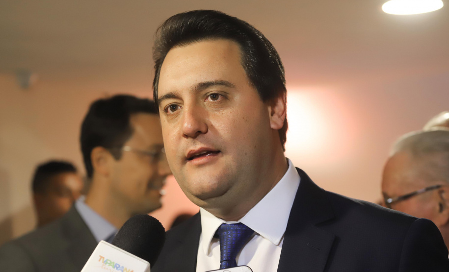 O governador Carlos Massa Ratinho Junior participa da posse de Camilo Turmina, novo presidente da Associação Comercial do Paraná. Presentes: Glaucio Geara, ex-presidente da ACP; os ex-governadores: Mario Pereira; Orlando Pessuti; e Cida Borghetti; vice- governador Darci Piana; o prefeito de Curitiba, Rafael Greca; entre outros.
Curitiba, 05-03-20.
Foto: Arnaldo Alves / AEN.