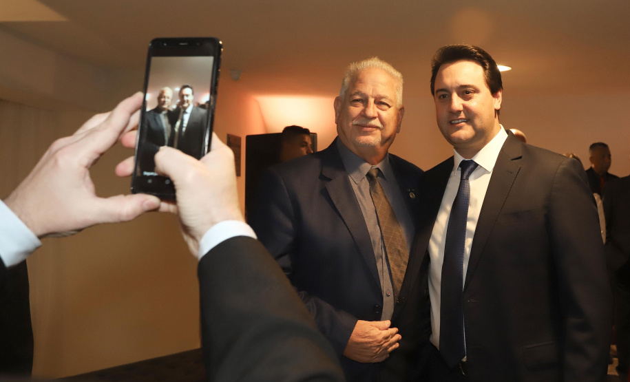 O governador Carlos Massa Ratinho Junior participa da posse de Camilo Turmina, novo presidente da Associação Comercial do Paraná. Presentes: Glaucio Geara, ex-presidente da ACP; os ex-governadores: Mario Pereira; Orlando Pessuti; e Cida Borghetti; vice- governador Darci Piana; o prefeito de Curitiba, Rafael Greca; entre outros.
Curitiba, 05-03-20.
Foto: Arnaldo Alves / AEN.