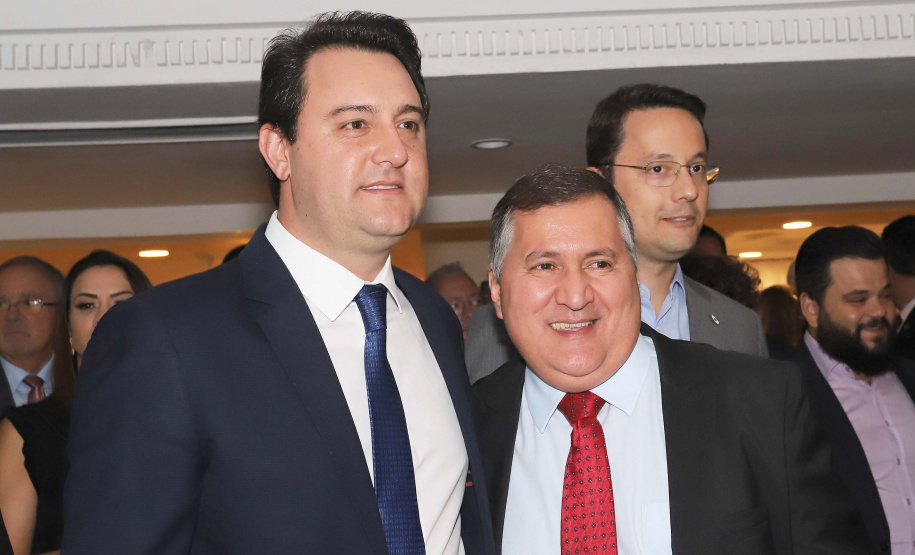 O governador Carlos Massa Ratinho Junior participa da posse de Camilo Turmina, novo presidente da Associação Comercial do Paraná. Presentes: Glaucio Geara, ex-presidente da ACP; os ex-governadores: Mario Pereira; Orlando Pessuti; e Cida Borghetti; vice- governador Darci Piana; o prefeito de Curitiba, Rafael Greca; entre outros.
Curitiba, 05-03-20.
Foto: Arnaldo Alves / AEN.