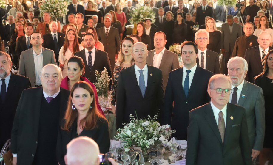 O governador Carlos Massa Ratinho Junior participa da posse de Camilo Turmina, novo presidente da Associação Comercial do Paraná. Presentes: Glaucio Geara, ex-presidente da ACP; os ex-governadores: Mario Pereira; Orlando Pessuti; e Cida Borghetti; vice- governador Darci Piana; o prefeito de Curitiba, Rafael Greca; entre outros.
Curitiba, 05-03-20.
Foto: Arnaldo Alves / AEN.