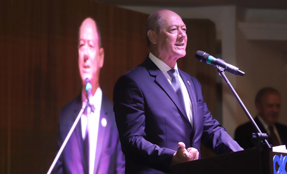 O governador Carlos Massa Ratinho Junior participa da posse de Camilo Turmina, novo presidente da Associação Comercial do Paraná. Presentes: Glaucio Geara, ex-presidente da ACP; os ex-governadores: Mario Pereira; Orlando Pessuti; e Cida Borghetti; vice- governador Darci Piana; o prefeito de Curitiba, Rafael Greca; entre outros. N/F: novo presidente da ACP, Camilo Turmina.
Curitiba, 05-03-20.
Foto: Arnaldo Alves / AEN.