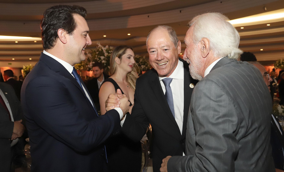 O governador Carlos Massa Ratinho Junior participa da posse de Camilo Turmina, novo presidente da Associação Comercial do Paraná. Presentes: Glaucio Geara, ex-presidente da ACP; os ex-governadores: Mario Pereira; Orlando Pessuti; e Cida Borghetti; vice- governador Darci Piana; o prefeito de Curitiba, Rafael Greca; entre outros.
Curitiba, 05-03-20.
Foto: Arnaldo Alves / AEN.
