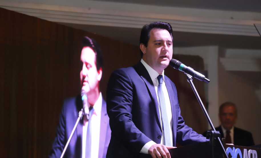 O governador Carlos Massa Ratinho Junior participa da posse de Camilo Turmina, novo presidente da Associação Comercial do Paraná. Presentes: Glaucio Geara, ex-presidente da ACP; os ex-governadores: Mario Pereira; Orlando Pessuti; e Cida Borghetti; vice- governador Darci Piana; o prefeito de Curitiba, Rafael Greca; entre outros.
Curitiba, 05-03-20.
Foto: Arnaldo Alves / AEN.