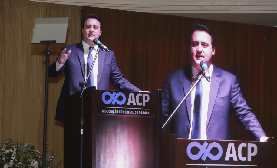 O governador Carlos Massa Ratinho Junior participa da posse de Camilo Turmina, novo presidente da Associação Comercial do Paraná. Presentes: Glaucio Geara, ex-presidente da ACP; os ex-governadores: Mario Pereira; Orlando Pessuti; e Cida Borghetti; vice- governador Darci Piana; o prefeito de Curitiba, Rafael Greca; entre outros.
Curitiba, 05-03-20.
Foto: Arnaldo Alves / AEN.